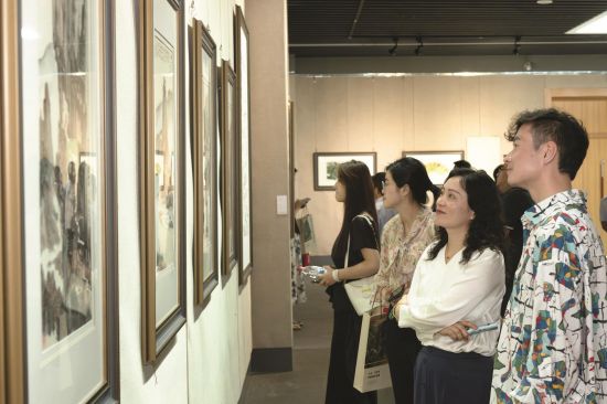 萧风拂翠丹青展