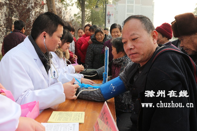 滁州在线-滁州要闻-滁州市举行纪念“12·5”国际志愿者活动