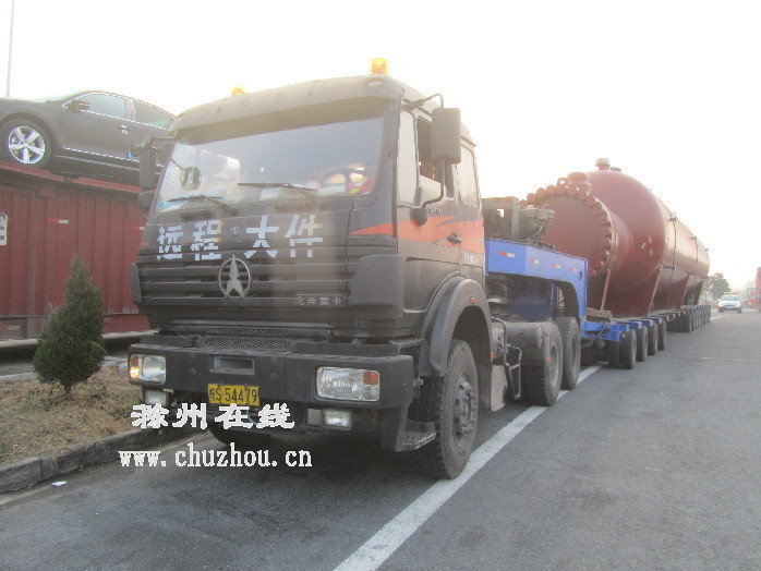 滁州在线-社会民生-货车撞伤上跨桥