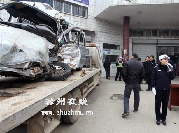 滁州：车祸残骸敲春运警钟