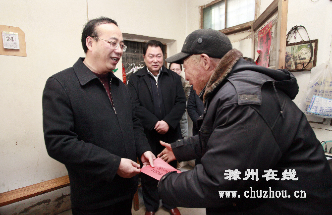 滁州在线-滁州要闻-市长张祥安慰问离退休老干部