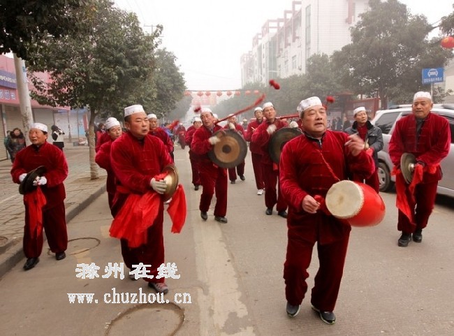 滁州在线-社会民生-滁州凤阳：民俗表演庆新春
