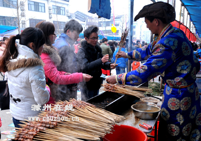滁州在线-社会民生-滁州：逛庙会，家门口吃遍全国美食