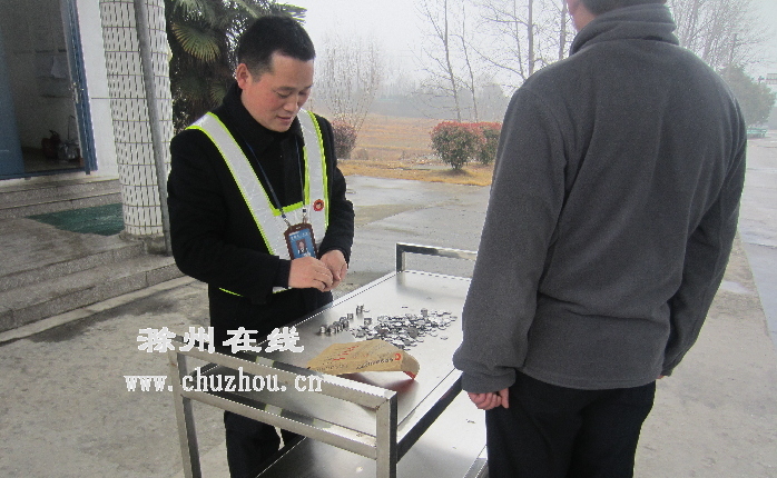 滁州在线-社会民生-滁州:“刁难哥”高速添堵 滁州在线-社会民生-滁州:“刁难哥”高速添堵