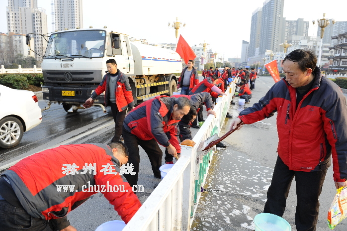 滁州在线-社会民生-滁州：美化家园，爱心的哥在行动