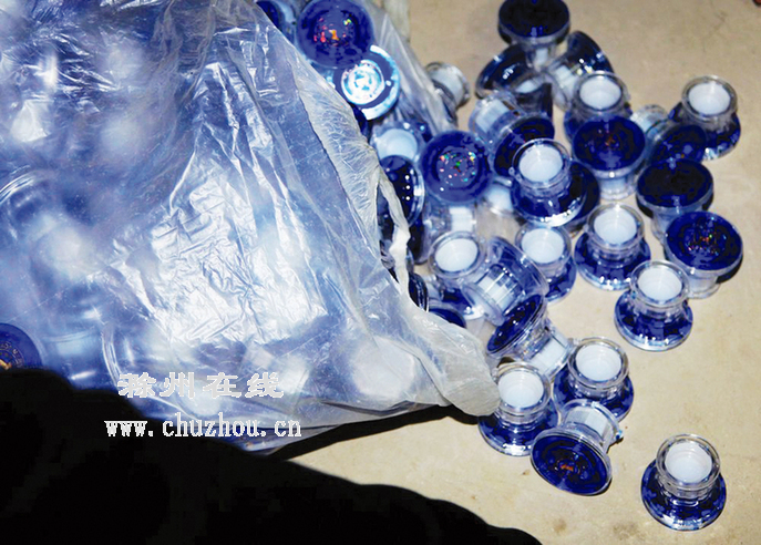 滁州在线-社会民生-两农民合伙造“洋河酒”在滁州落网