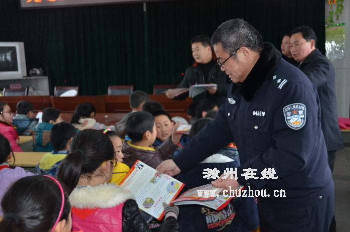 滁州在线-社会民生-滁州天长：孩子学交规 平安上下学