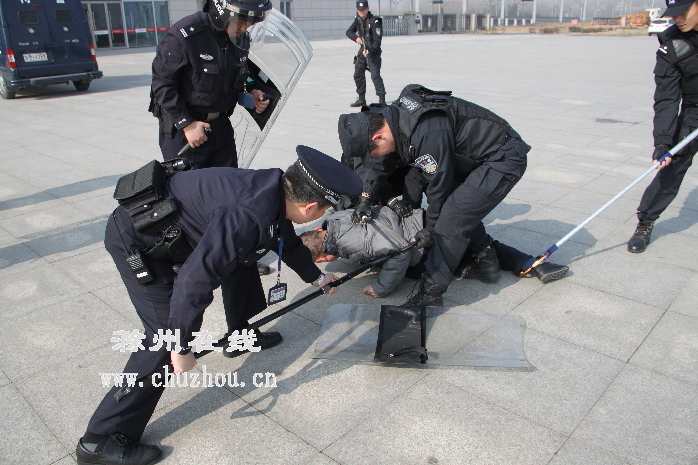 滁州在线-社会民生-滁州：反恐演练保障安全