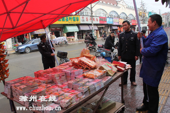滁州在线-滁州要闻-劝改占道经营 整肃清明市容
