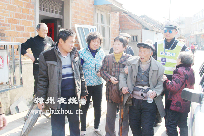 滁州在线-社会民生-滁州全椒：老翁迷路 交警送回