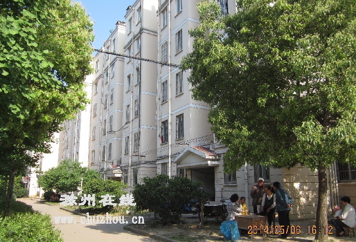 滁州在线-社会民生-滁城一名男子昨晨持刀杀妻