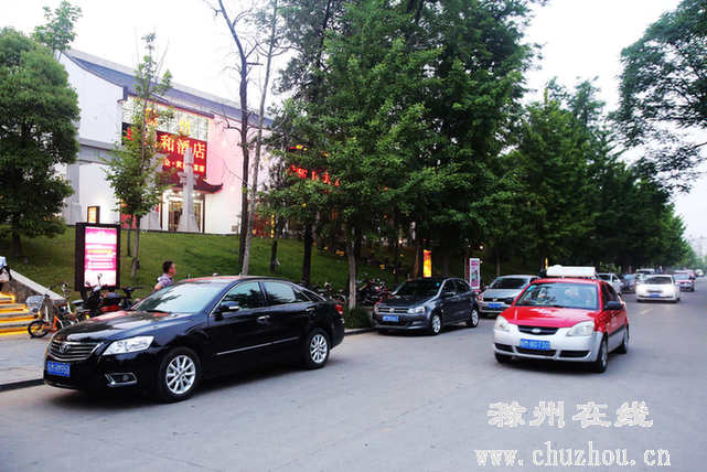 滁州在线-滁州要闻-琅琊山古道乱停放谁之过