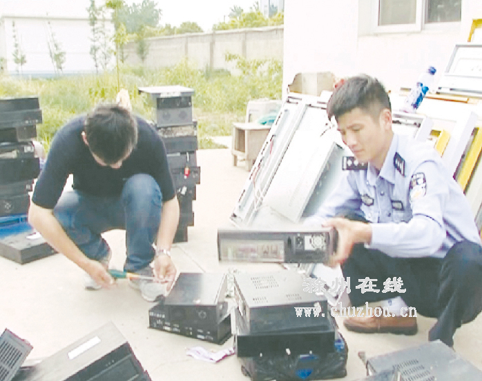 滁州在线-社会民生-滁州定远：警方销毁百万元赌博机
