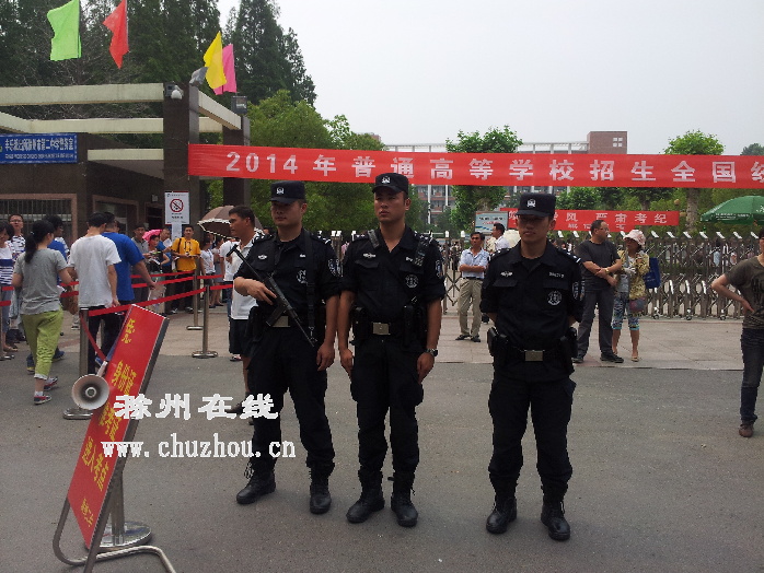 滁州在线-社会民生-滁州：特警荷枪实弹 交警排查隐患