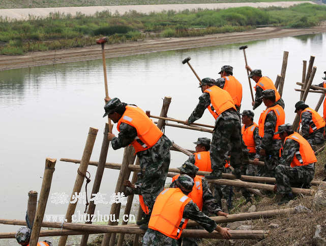 滁州在线-滁州要闻-滁河抗洪抢险演练“忙” 滁州在线-滁州要闻-滁河抗洪抢险演练“忙”