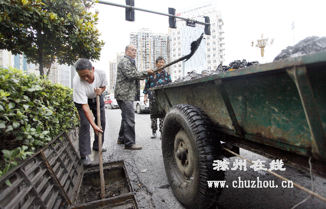 滁州在线-滁州要闻-管道清淤保畅通