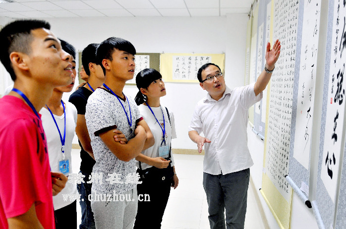 滁州在线-社会民生-滁州：书画摄影展教工抒情怀