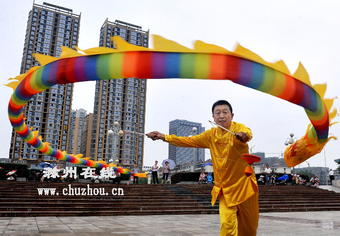滁州在线-社会民生-滁州：抖起空竹赛技艺