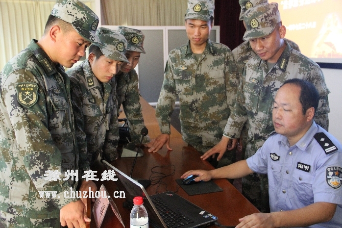 滁州在线-滁州要闻-滁州明光：交通安全送军营