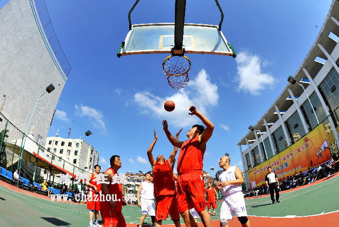 滁州在线-社会民生-滁州：迎“国庆”职工篮球赛鸣哨