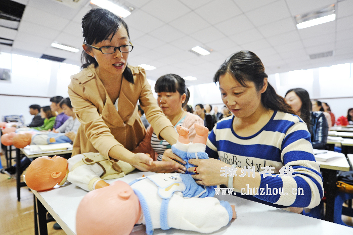 滁州在线-社会民生-滁州：失业人员当上持证育婴师