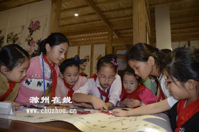 滁州在线-社会民生-11岁小丫办画展惊艳全城