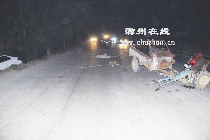 滁州在线-社会民生-滁州：轿车追尾拖拉机