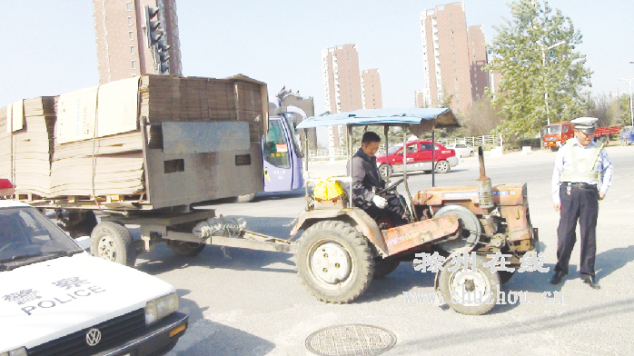 滁州在线-社会民生-年轻时开过拖拉机，老汉敢无证驾驶