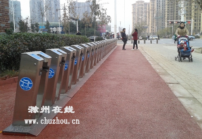 滁州在线-社会民生-滁城试点铺设会“呼吸”的路面 滁州在线-社会民生-滁城试点铺设会“呼吸”的路面