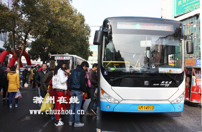 滁州在线-滁州要闻-滁州：“102路公交”备受乘客青睐