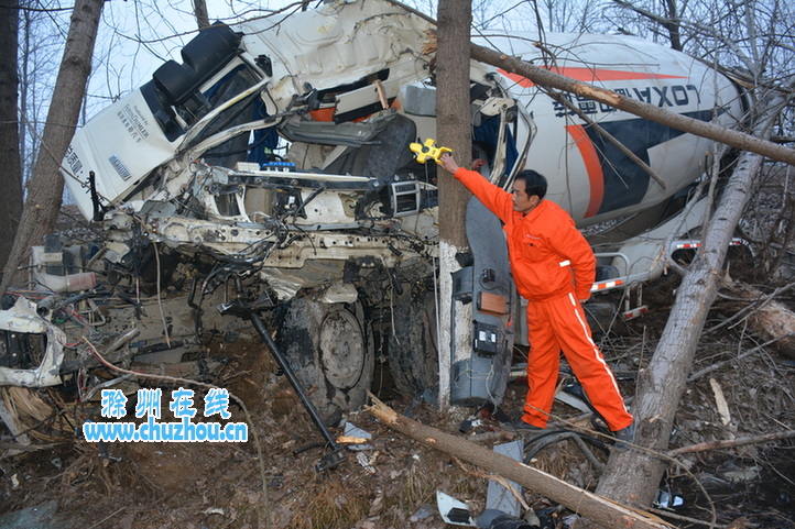 滁州在线-社会民生-8米深沟