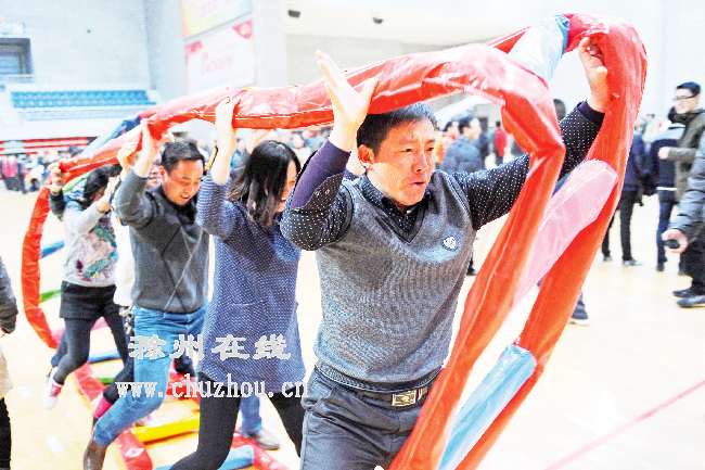 滁州在线-社会民生-来自50家单位的1200多名干部职工激情参与